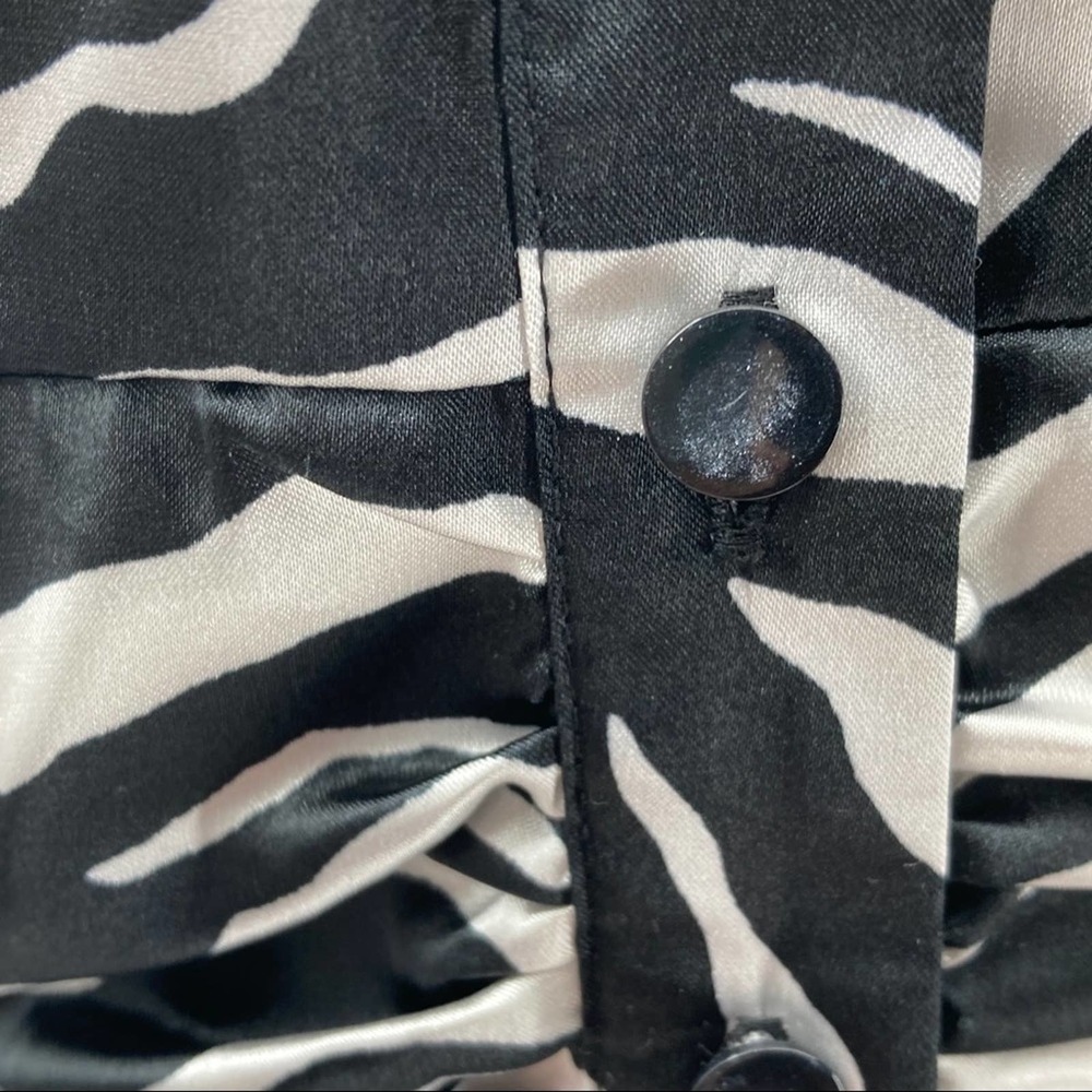 Guess Jeans Zebra Print Silky Short Sleeve Button Front Ruched Collared Blouse - Picture 11 of 14